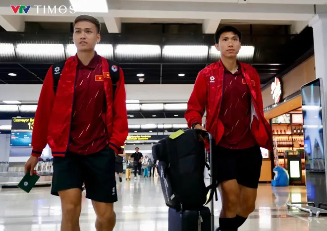 ĐT Việt Nam đến Indonesia trong sự chào đón nồng hậu, sẵn sàng cho trận "chung kết sớm" ASEAN Cup 2026- Ảnh 3. ĐT Việt Nam đến Indonesia trong sự chào đón nồng hậu, sẵn sàng cho trận "chung kết sớm" ASEAN Cup 2026- Ảnh 3.