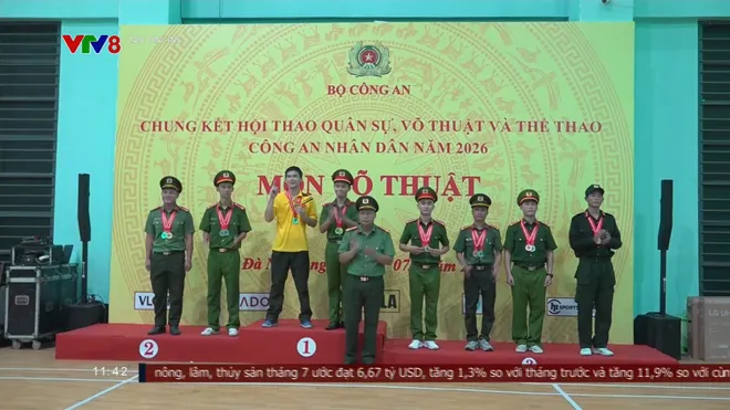 Đối kháng võ gậy tạo khí thế rực lửa tại Hội thao Công an nhân dân- Ảnh 6. Đối kháng võ gậy tạo khí thế rực lửa tại Hội thao Công an nhân dân- Ảnh 6.