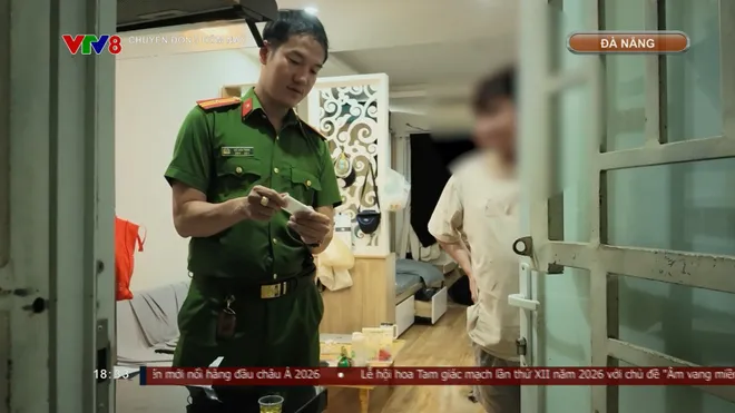 Cao điểm kiểm tra ma túy: Công an Đà Nẵng đồng loạt ra quân từ rạng sáng- Ảnh 5. Cao điểm kiểm tra ma túy: Công an Đà Nẵng đồng loạt ra quân từ rạng sáng- Ảnh 5.