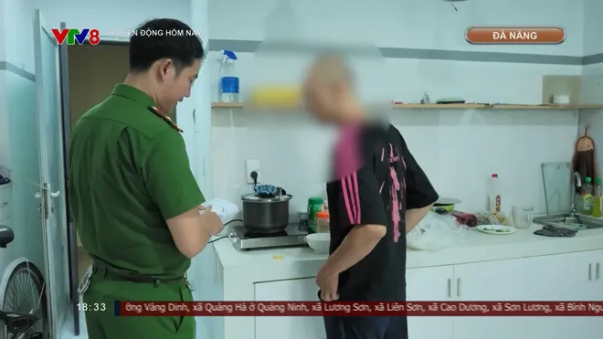 Cao điểm kiểm tra ma túy: Công an Đà Nẵng đồng loạt ra quân từ rạng sáng- Ảnh 6. Cao điểm kiểm tra ma túy: Công an Đà Nẵng đồng loạt ra quân từ rạng sáng- Ảnh 6.