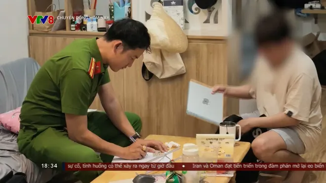 Cao điểm kiểm tra ma túy: Công an Đà Nẵng đồng loạt ra quân từ rạng sáng- Ảnh 4. Cao điểm kiểm tra ma túy: Công an Đà Nẵng đồng loạt ra quân từ rạng sáng- Ảnh 4.