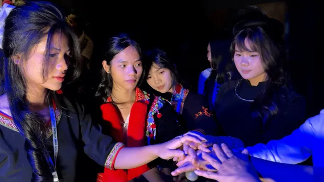 Âm thanh đại ngàn sống động trong không gian nghệ thuật tương tác- Ảnh 11. Âm thanh đại ngàn sống động trong không gian nghệ thuật tương tác- Ảnh 11.
