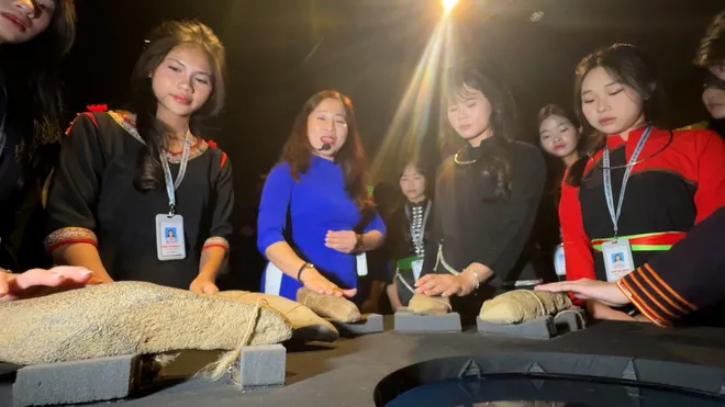 Âm thanh đại ngàn sống động trong không gian nghệ thuật tương tác- Ảnh 1. Âm thanh đại ngàn sống động trong không gian nghệ thuật tương tác- Ảnh 1.