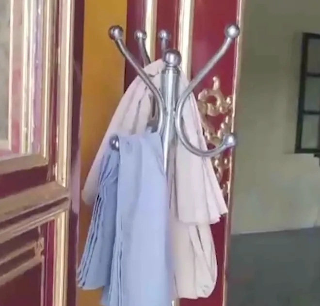 Khi trang phục “lạc nhịp” với không gian di sản- Ảnh 4. Khi trang phục “lạc nhịp” với không gian di sản- Ảnh 4.
