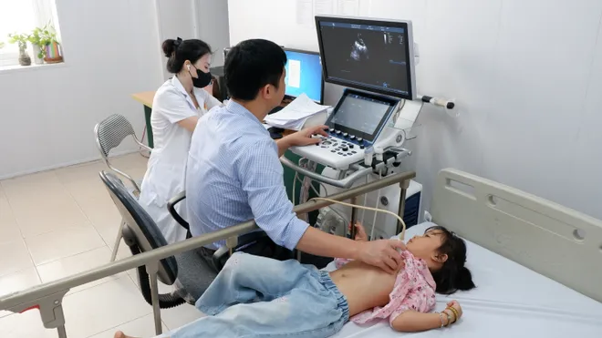 Gần 1 tỷ đồng dự kiến hỗ trợ trẻ kh&oacute; khăn mắc tim bẩm sinh tại Hưng Y&ecirc;n - Ảnh 2.