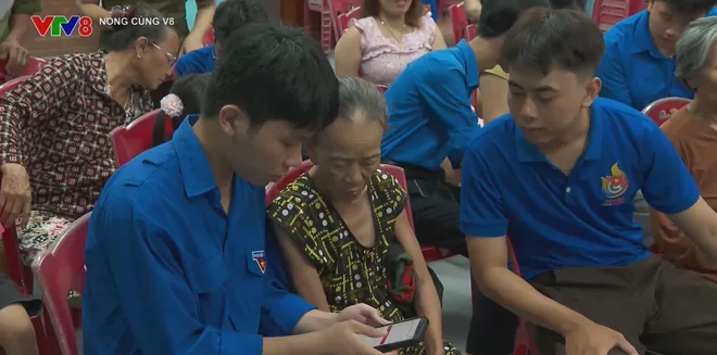 Chiến dịch "Mùa hè số cùng VNeID": Nhịp cầu đưa người dân làm chủ công nghệ số- Ảnh 2. Chiến dịch "Mùa hè số cùng VNeID": Nhịp cầu đưa người dân làm chủ công nghệ số- Ảnh 2.
