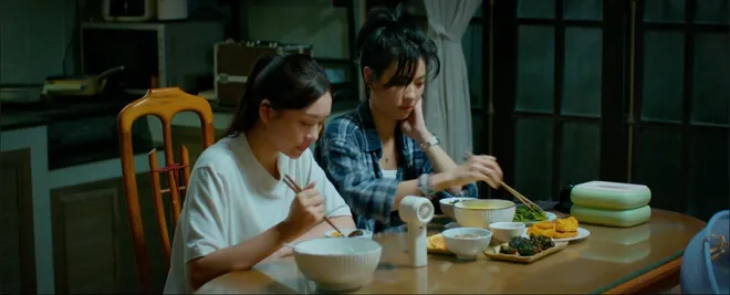 Mùa hè năm ấy - Tập 4: Phương bối rối khi lần đầu được Khánh nắm tay- Ảnh 14.