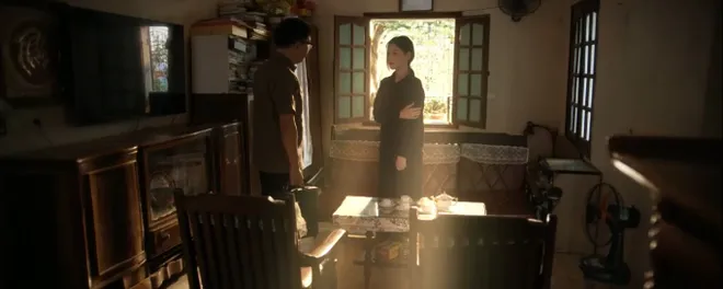Lửa trắng - Tập 17: L&atilde;o C&ocirc;ng tỉnh lại, Sương ho&agrave;n th&agrave;nh nhiệm vụ, xe của Trường nổ bị c&agrave;i bom - Ảnh 11.
