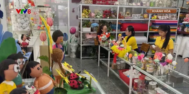 Lan tỏa lối sống xanh từ đồ tái chế- Ảnh 2. Lan tỏa lối sống xanh từ đồ tái chế- Ảnh 2.