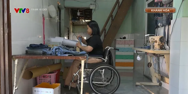 Lan tỏa lối sống xanh từ đồ tái chế- Ảnh 4. Lan tỏa lối sống xanh từ đồ tái chế- Ảnh 4.