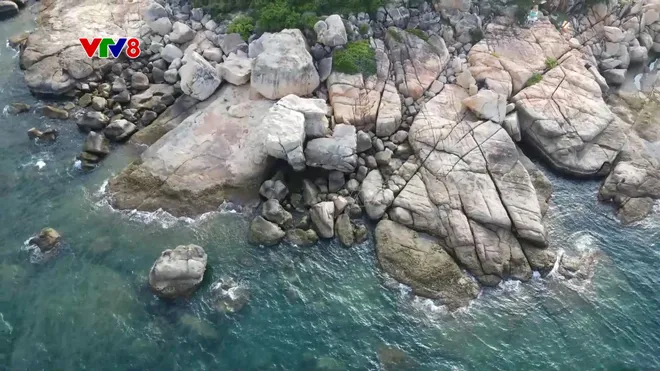 Khám phá Hòn Đỏ: Gành đá kỳ thú bên vịnh Nha Trang- Ảnh 2. Khám phá Hòn Đỏ: Gành đá kỳ thú bên vịnh Nha Trang- Ảnh 2.
