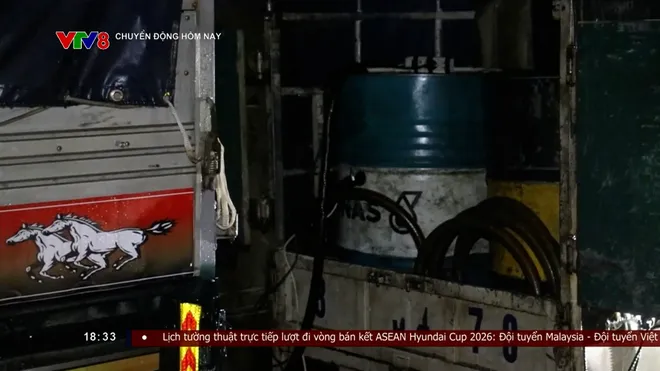 Phá đường dây rút trộm dầu diesel ngành đường sắt, khởi tố 22 đối tượng- Ảnh 9. Phá đường dây rút trộm dầu diesel ngành đường sắt, khởi tố 22 đối tượng- Ảnh 9.