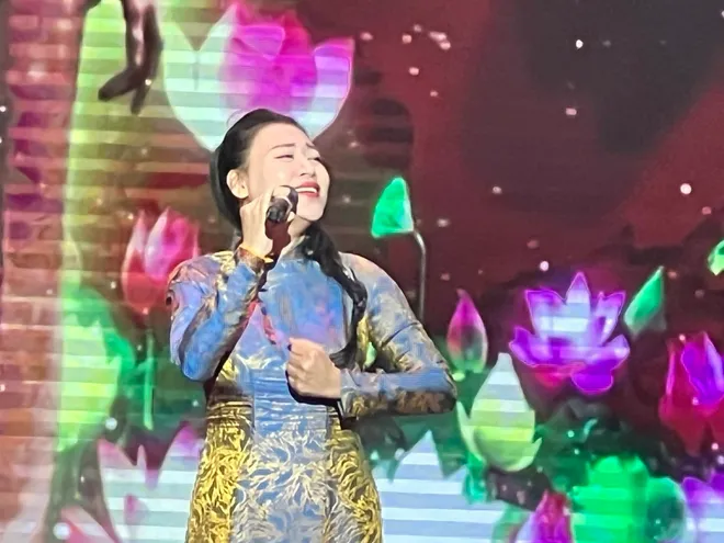 Hà Nội: Sinh hoạt chính trị qua chương trình nghệ thuật "Bác Hồ - hai tiếng thiêng liêng" - Ảnh 4.