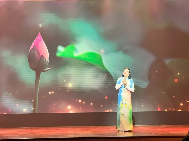 Hà Nội: Sinh hoạt chính trị qua chương trình nghệ thuật "Bác Hồ - hai tiếng thiêng liêng" - Ảnh 6.