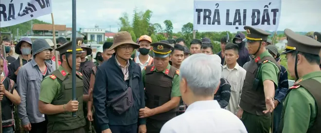 Trời cao nguyên xanh - Tập cuối: Tuấn và đồng đội tóm gọn toàn bộ nhóm phản động của Lok - Ảnh 13.