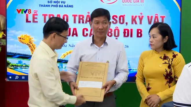 Lễ trao trả hồ sơ, kỷ vật cán bộ đi B cho thân nhân tại Đà Nẵng- Ảnh 7. Lễ trao trả hồ sơ, kỷ vật cán bộ đi B cho thân nhân tại Đà Nẵng- Ảnh 7.