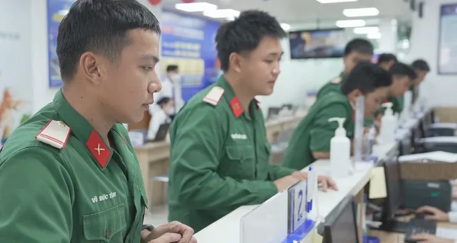 Tiêm miễn phí vắc xin phòng não mô cầu cho cán bộ, chiến sĩ làm nhiệm vụ đặc biệt- Ảnh 1. Tiêm miễn phí vắc xin phòng não mô cầu cho cán bộ, chiến sĩ làm nhiệm vụ đặc biệt- Ảnh 1.