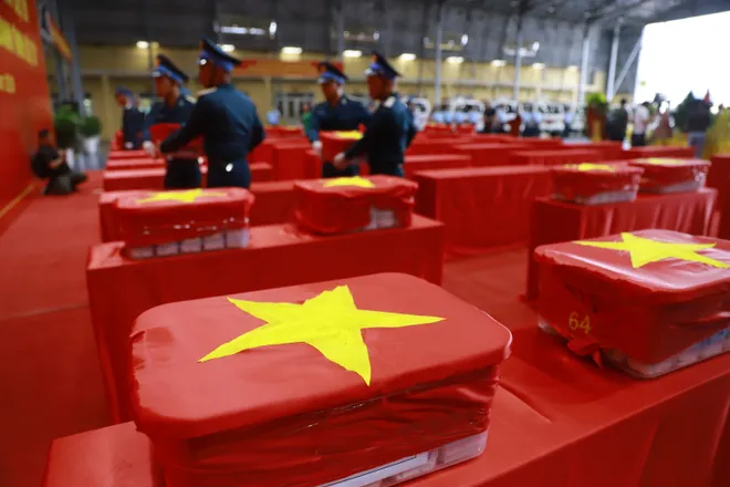 Hơn 7.000 mẫu sinh phẩm h&agrave;i cốt liệt sĩ về H&agrave; Nội gi&aacute;m định ADN - Ảnh 7.