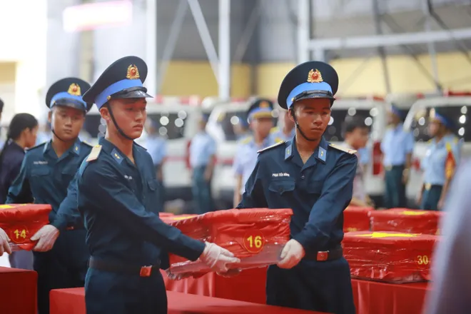 Hơn 7.000 mẫu sinh phẩm h&agrave;i cốt liệt sĩ về H&agrave; Nội gi&aacute;m định ADN - Ảnh 6.