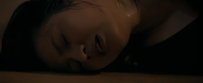 Lửa trắng - Tập 20: Tân lộ mặt là nội gián của Santana, Mai vừa trốn được đã bị Lan chặn lại - Ảnh 18.
