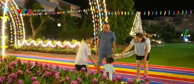 Gia Lai: Khai mạc Lễ hội “ngàn hoa về phố biển”- Ảnh 6. Gia Lai: Khai mạc Lễ hội “ngàn hoa về phố biển”- Ảnh 6.