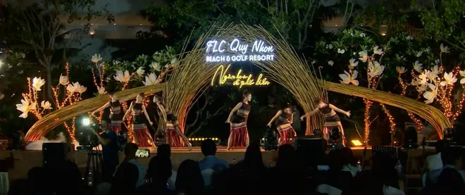 Gia Lai: Khai mạc Lễ hội “ngàn hoa về phố biển”- Ảnh 3. Gia Lai: Khai mạc Lễ hội “ngàn hoa về phố biển”- Ảnh 3.