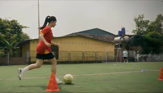 Thảo My thử sức vai chính, khẳng định màu sắc diễn xuất trong 'Đội bóng nữ làng Xuân' - Ảnh 2.