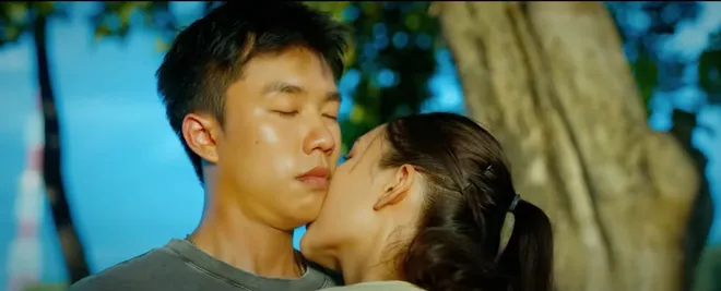 Mùa hè năm ấy - Tập 10: Khánh bị bắt khi chưa kịp tiễn Phương đi du học - Ảnh 22.