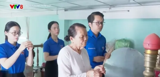 Tuổi trẻ Agribank miền Trung gìn giữ đạo lý “Uống nước nhớ nguồn”- Ảnh 1. Tuổi trẻ Agribank miền Trung gìn giữ đạo lý “Uống nước nhớ nguồn”- Ảnh 1.