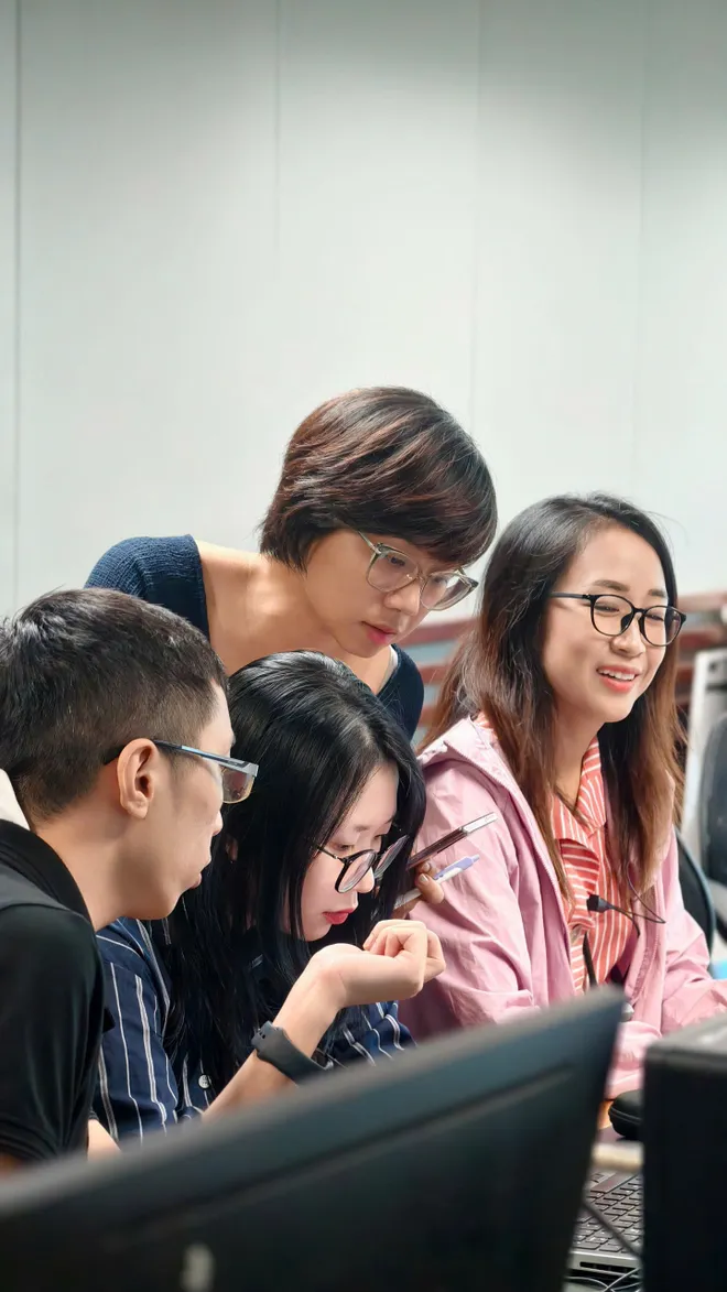 Những làn gió mới trên sóng VTV2: Câu chuyện "vượt ngưỡng" của những người làm truyền hình trên sóng và số- Ảnh 15.