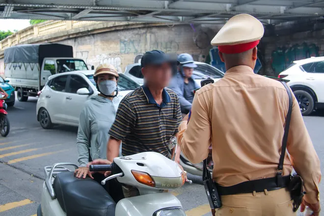 Tăng cường kiểm soát nồng độ cồn, xử lý nghiêm vi phạm giao thông dịp nghỉ lễ - Ảnh 3.