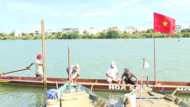 Lễ hội đua thuyền - Nhịp đập bản sắc neo giữ cội nguồn- Ảnh 1. Lễ hội đua thuyền - Nhịp đập bản sắc neo giữ cội nguồn- Ảnh 1.