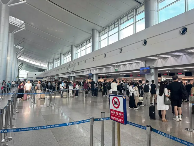 Nội Bài và Tân Sơn Nhất nhộn nhịp, không xảy ra tình trạng quá tải ngày đầu kỳ nghỉ lễ Quốc Khánh - Ảnh 7.