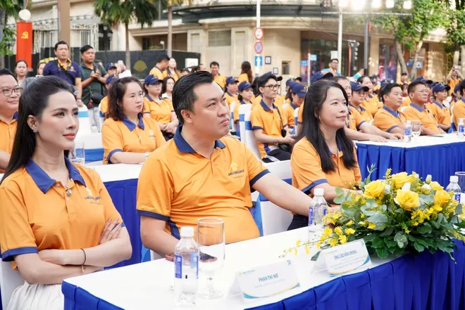 Hơn 1.000 người diễu h&agrave;nh xe đạp v&igrave; cộng đồng tại TP Hồ Ch&iacute; Minh - Ảnh 2.