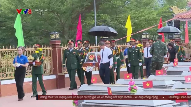 Bộ đội Cụ Hồ và hành trình về với nhân dân- Ảnh 4. Bộ đội Cụ Hồ và hành trình về với nhân dân- Ảnh 4.