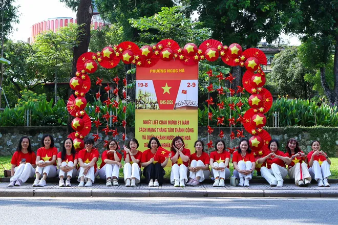 Quốc kh&aacute;nh 2/9: Người d&acirc;n n&ocirc; nức check-in mừng Tết Độc lập - Ảnh 10.