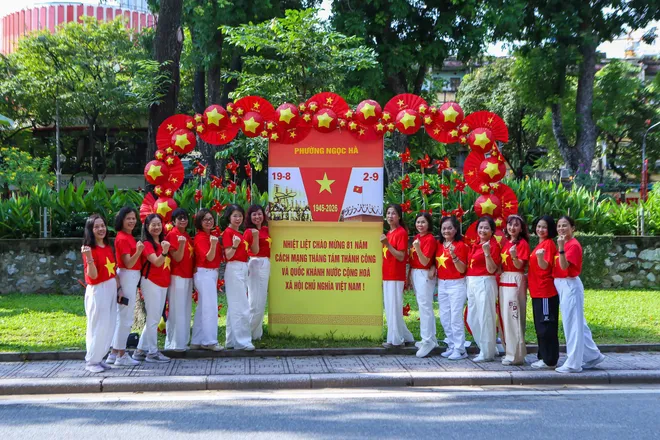 Quốc kh&aacute;nh 2/9: Người d&acirc;n n&ocirc; nức check-in mừng Tết Độc lập - Ảnh 12.