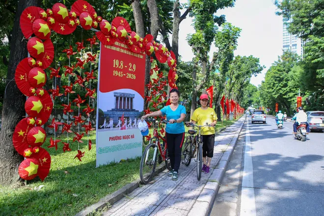 Quốc kh&aacute;nh 2/9: Người d&acirc;n n&ocirc; nức check-in mừng Tết Độc lập - Ảnh 9.