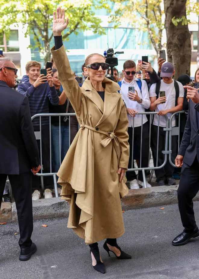 Celine Dion biến đường phố Paris thành sàn diễn thời trang - Ảnh 3.
