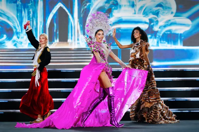 Miss World 2026: 111 thí sinh trình diễn văn hóa trên sân khấu hơn 110m tại Khánh Hòa- Ảnh 5. Miss World 2026: 111 thí sinh trình diễn văn hóa trên sân khấu hơn 110m tại Khánh Hòa- Ảnh 5.