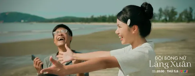 Đội bóng nữ làng Xuân - Tập 1: Ông Khiêm (Trung Anh) tức giận khi Minh (Thảo My) tự ý ký hợp đồng với công ty lạ- Ảnh 1.