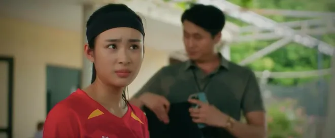Đội bóng nữ làng Xuân - Tập 1: Minh cãi lời bố để theo đuổi sự nghiệp cầu thủ bất chấp phải ra khỏi nhà - Ảnh 11.