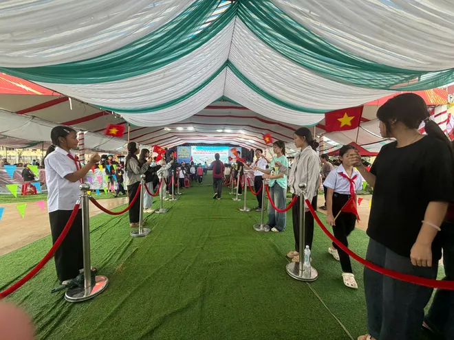 Cầu truyền hình Lễ khai giảng năm học và khánh thành trường phổ thông nội trú liên cấp tại các xã biên giới đất liền- Ảnh 4. Cầu truyền hình Lễ khai giảng năm học và khánh thành trường phổ thông nội trú liên cấp tại các xã biên giới đất liền- Ảnh 4.