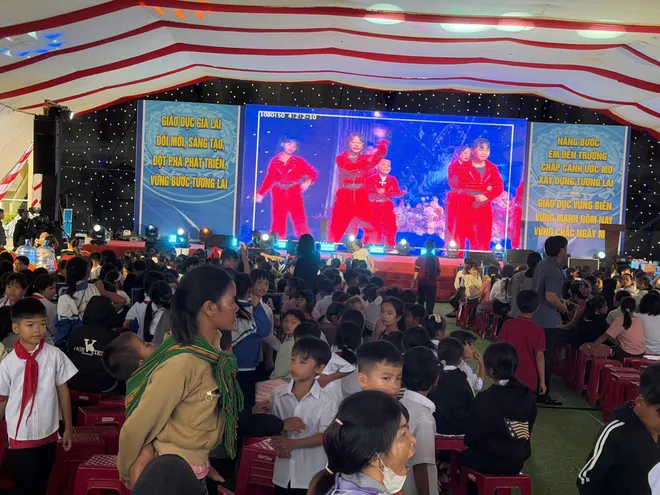 Cầu truyền hình Lễ khai giảng năm học và khánh thành trường phổ thông nội trú liên cấp tại các xã biên giới đất liền- Ảnh 3. Cầu truyền hình Lễ khai giảng năm học và khánh thành trường phổ thông nội trú liên cấp tại các xã biên giới đất liền- Ảnh 3.