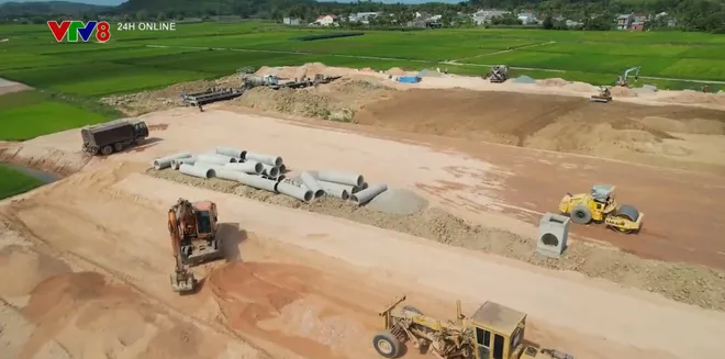 Tháo gỡ điểm nghẽn đầu tư công tại Quảng Ngãi: Quyết liệt kỷ cương, tăng tốc giải ngân những tháng cuối năm- Ảnh 3. Tháo gỡ điểm nghẽn đầu tư công tại Quảng Ngãi: Quyết liệt kỷ cương, tăng tốc giải ngân những tháng cuối năm- Ảnh 3.