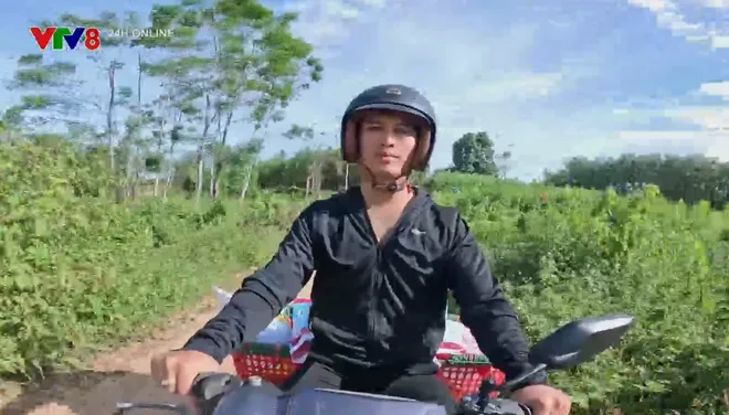 "Anh Tiên" giữa đời thực: Hành trình 7 năm thắp lửa yêu thương và sẻ chia tại Đà Nẵng- Ảnh 1. "Anh Tiên" giữa đời thực: Hành trình 7 năm thắp lửa yêu thương và sẻ chia tại Đà Nẵng- Ảnh 1.