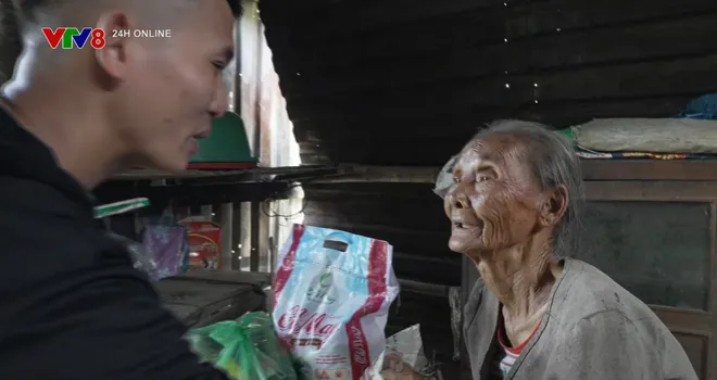 "Anh Tiên" giữa đời thực: Hành trình 7 năm thắp lửa yêu thương và sẻ chia tại Đà Nẵng- Ảnh 2. "Anh Tiên" giữa đời thực: Hành trình 7 năm thắp lửa yêu thương và sẻ chia tại Đà Nẵng- Ảnh 2.