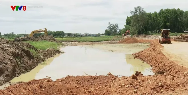 Tháo gỡ điểm nghẽn đầu tư công tại Quảng Ngãi: Quyết liệt kỷ cương, tăng tốc giải ngân những tháng cuối năm- Ảnh 1. Tháo gỡ điểm nghẽn đầu tư công tại Quảng Ngãi: Quyết liệt kỷ cương, tăng tốc giải ngân những tháng cuối năm- Ảnh 1.