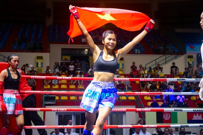 Thắng võ sĩ Campuchia, Lê Hoàng Đức đăng quang ngôi vô địch hạng 51kg nam- Ảnh 4. Thắng võ sĩ Campuchia, Lê Hoàng Đức đăng quang ngôi vô địch hạng 51kg nam- Ảnh 4.