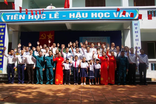 Rộn r&agrave;ng tiếng trống khai trường giữa tr&ugrave;ng khơi Trường Sa - Ảnh 6.